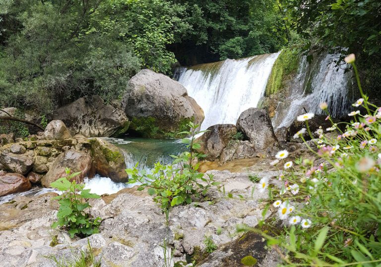 Cascade au Moulin de Camoula en Provence