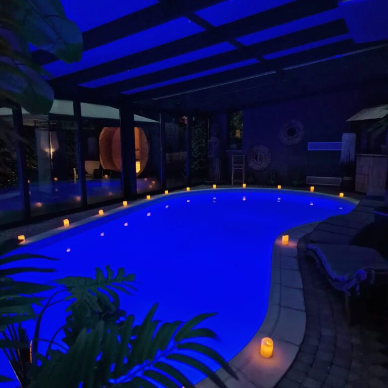 Piscine de nuit à Ô Spa Suite Exochic près de Namur