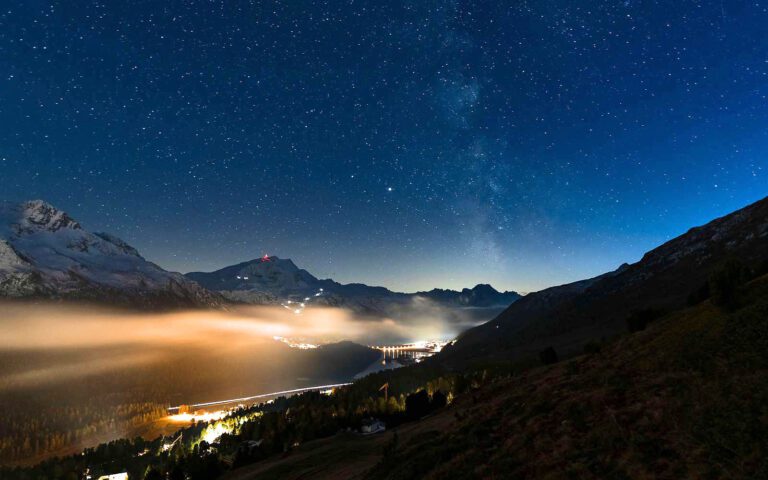 Ville de nuit à Sternwarte by Randolins à Saint Moritz en Suisse