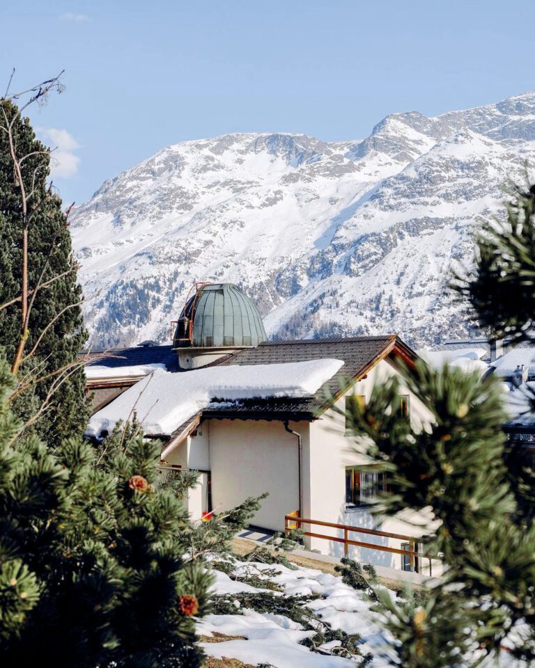 Sternwarte by Randolins sous la neige à Saint Moritz en Suisse