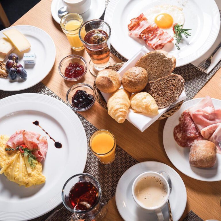 Petit déjeuner à Sternwarte by Randolins à Saint Moritz en Suisse