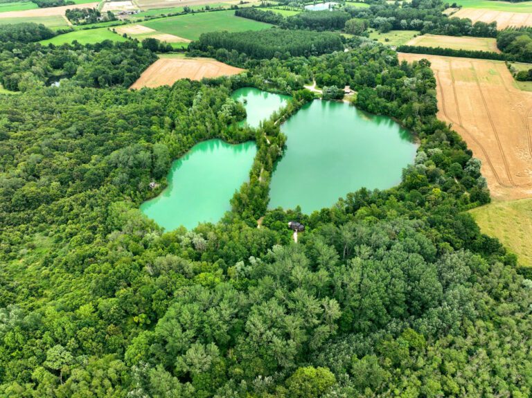 Cabane de La Réserve vue du ciel près de Paris