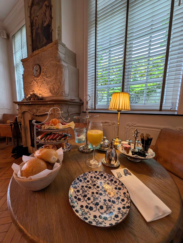 Petit déjeuner savoureux à Castelsuites à Bruges