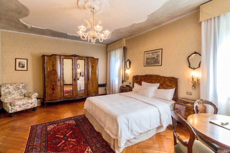 Chambre de l'hôtel Flora à Venise