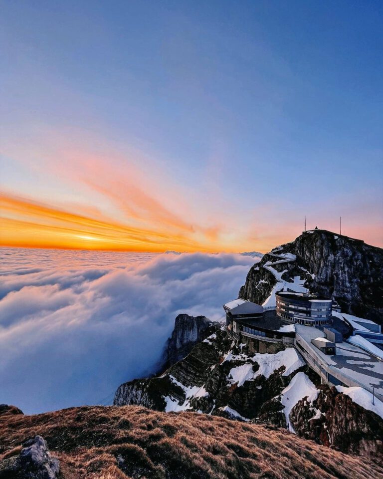 Coucher de soleil sur le Mont Pilatus-Kulm près de Lucerne