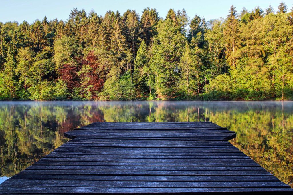 Ponton à La douceur de l'Oise dans les Ardennes