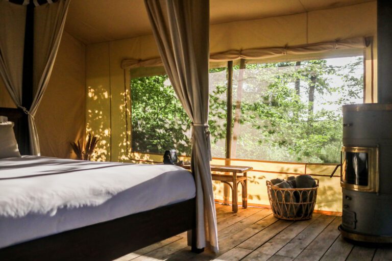 Chambre sous la tente à Lakhota Glamping