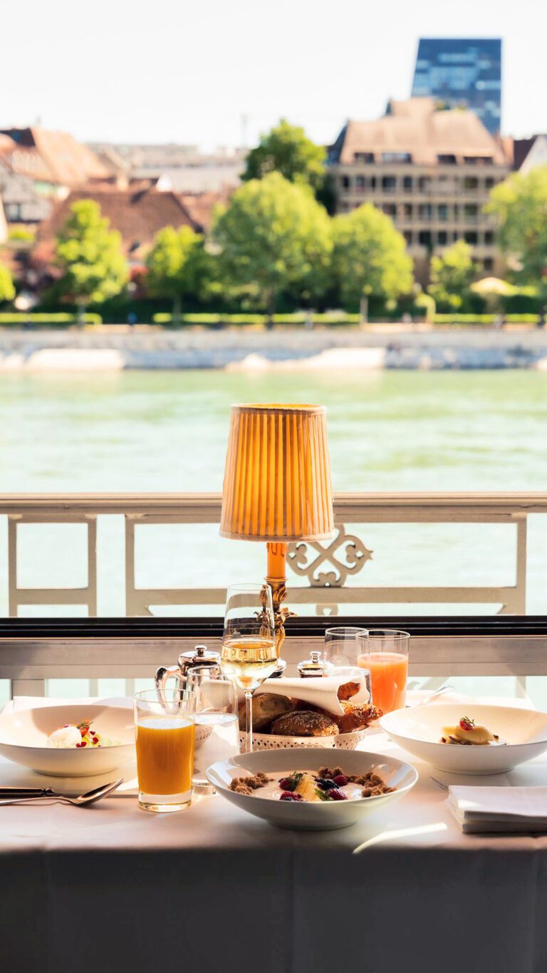 les trois rois hotel cover petit dejeuner