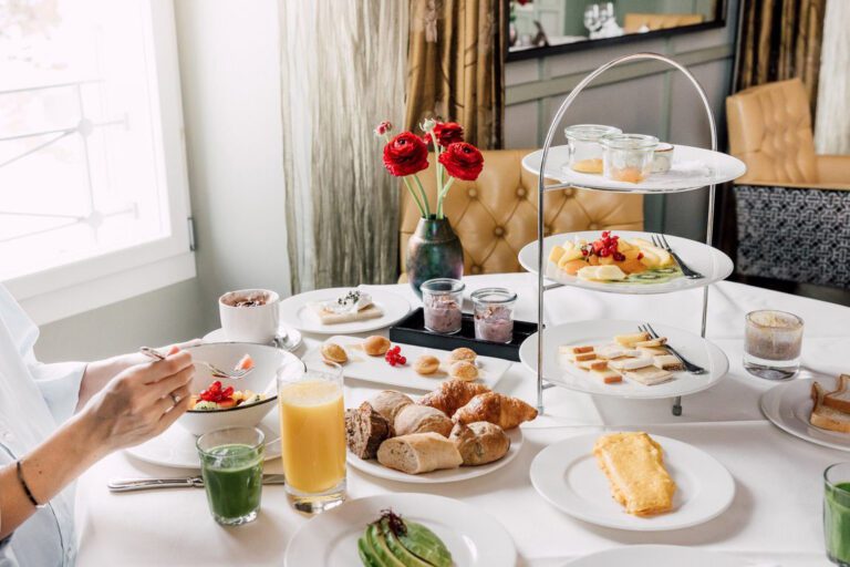 Petit déjeuner à la Villa Honegg à Lucerne en Suisse