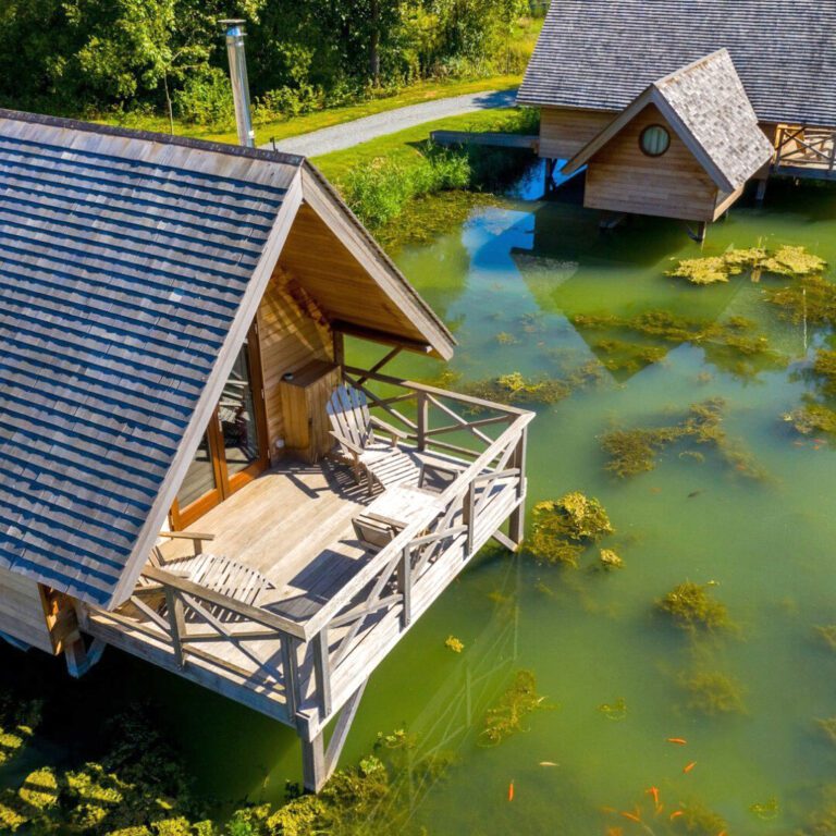 Chalet vue du ciel à Aqua Lodge à Namur