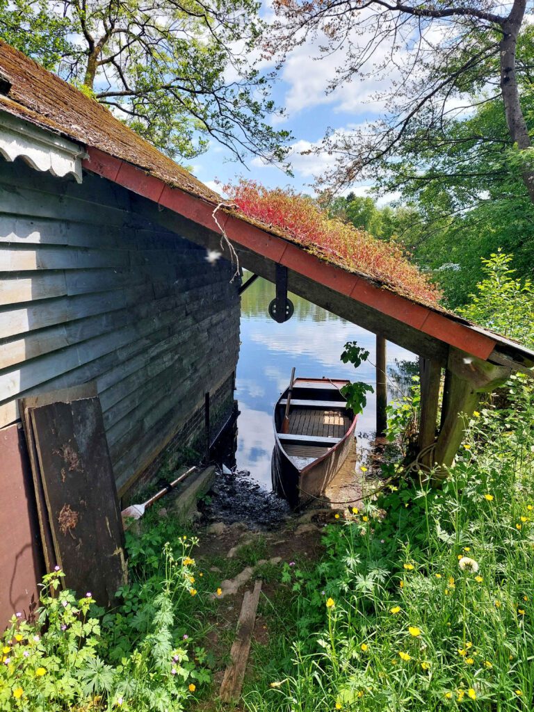 Barque de La Cabane sur l'Eau près de Couvin