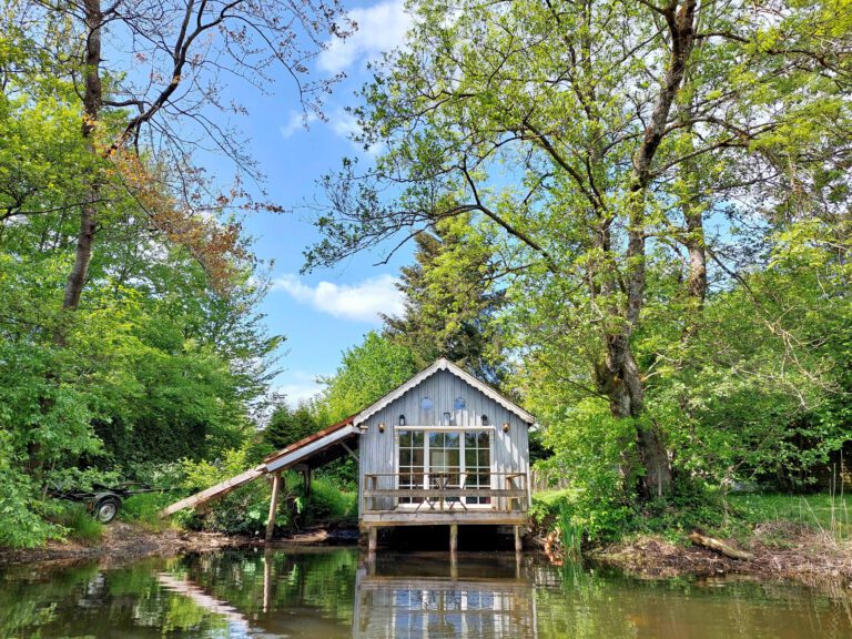 La Cabane sur l'Eau près de Couvin