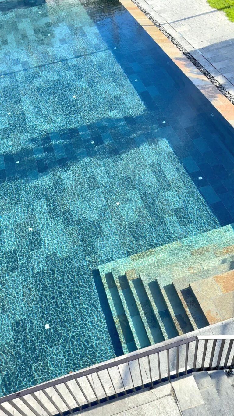 waer waters cover piscine