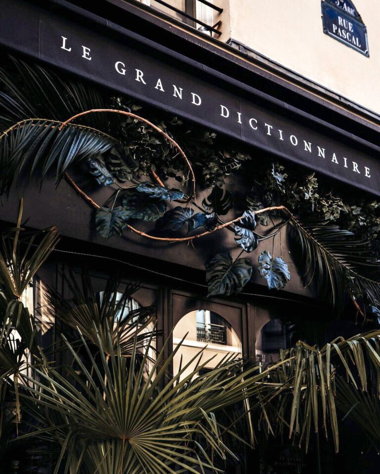 Le Grand Dictonnaire de l'hôtel Monte Cristo à Paris