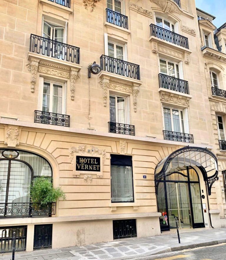 Facade de l'Hôtel Vernet à Paris