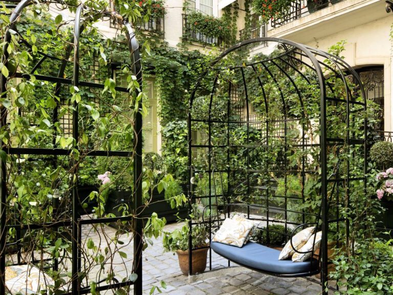 Jardin au Relais Christine à Paris