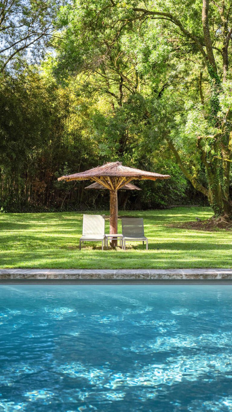chateau des alpilles cover piscine