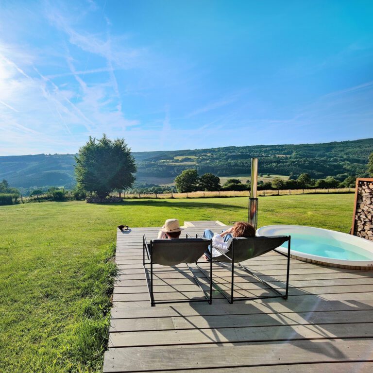 Couple au soleil au Clos des Brumes près de Soutmont
