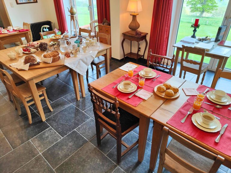 Petit déjeuner au Clos des Brumes près de Soutmont