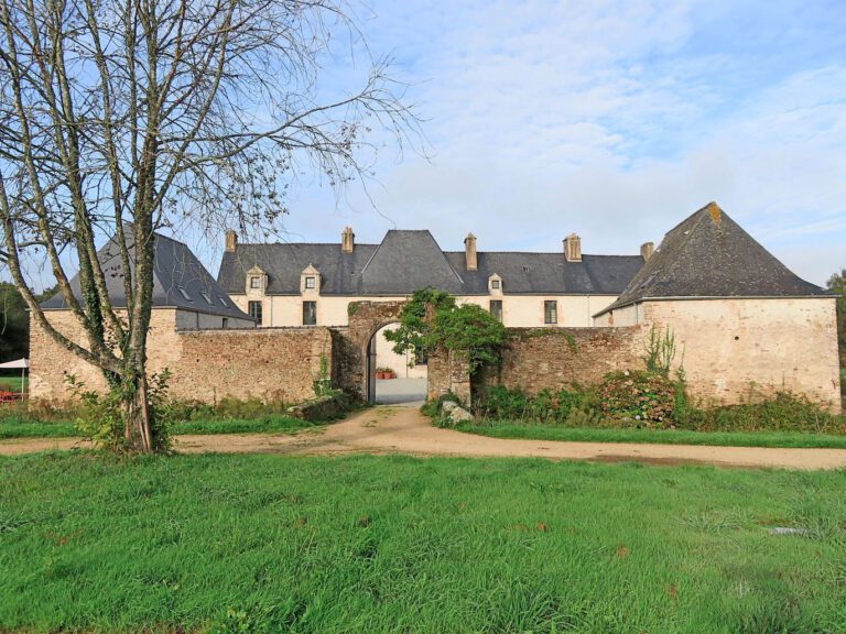 Arrivée au Manoir de Guern près d'Auray en Bretagne