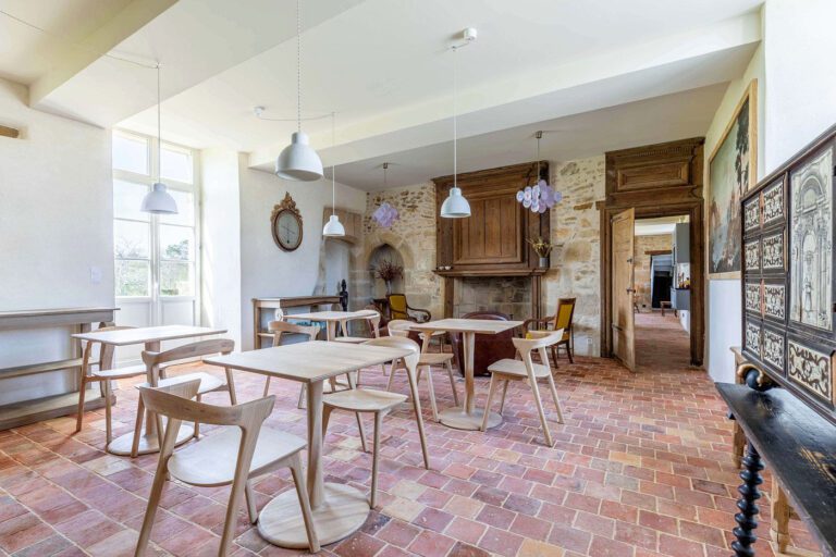Salle à manger au Manoir de Guern près d'Auray en Bretagne
