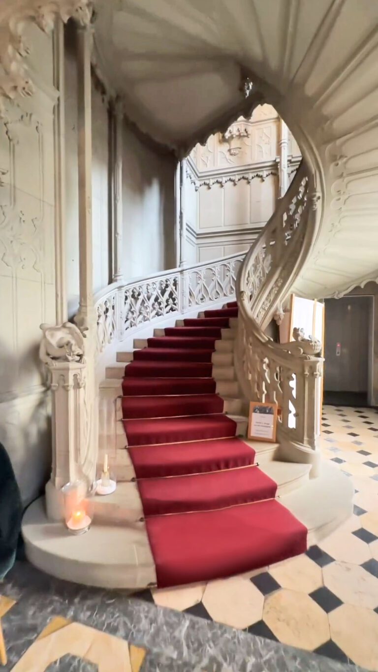 schloss schadau cover escaliers