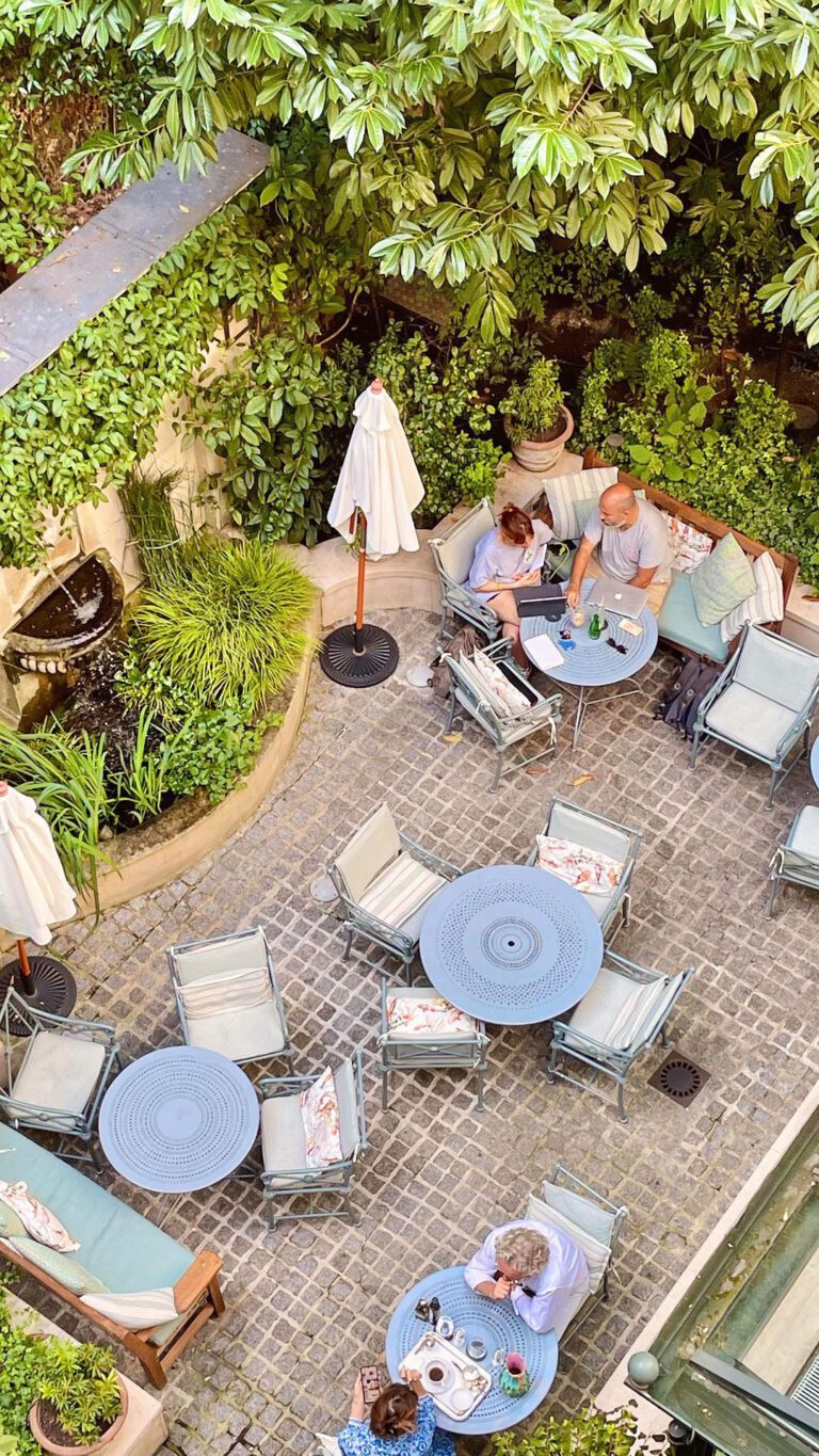 hotel abbaye cover cour interieure