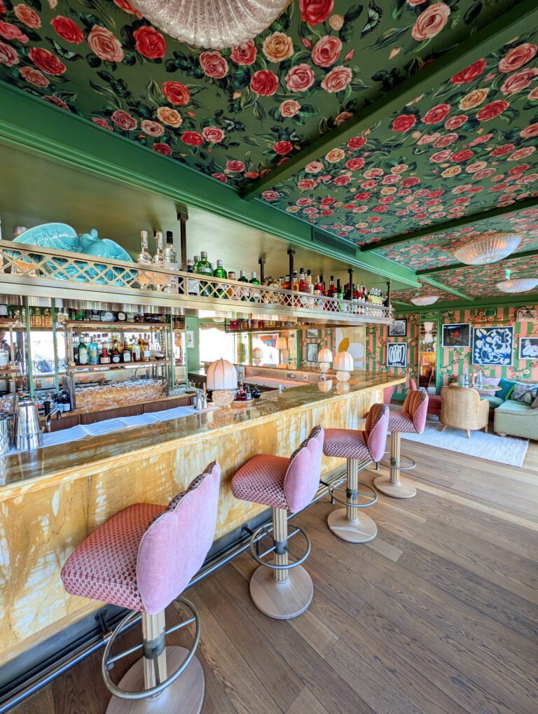 Bar à l'Hôtel La Fantaisie à Paris
