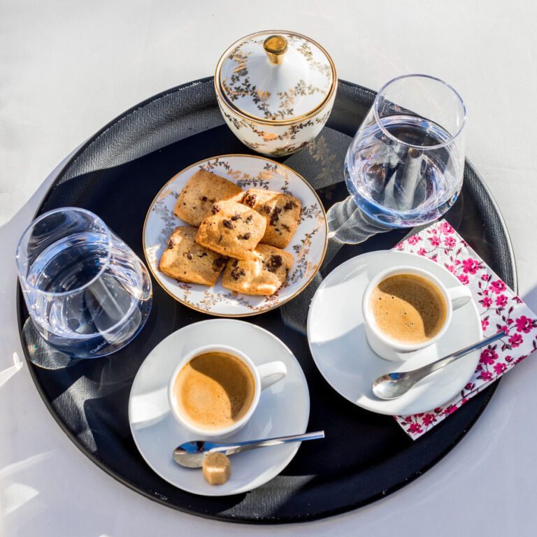 Petit déjeuner à La Bastide du Rocher près de Fréjus