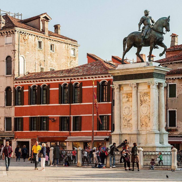 Place face au Palazzo Cristo à Venise