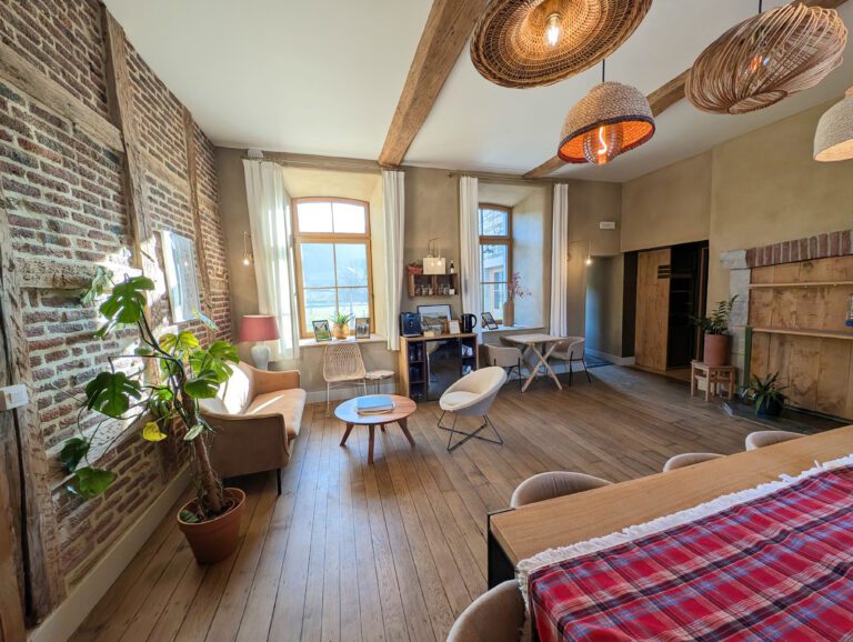 Vaste salon au Petit Bomal près de Durbuy