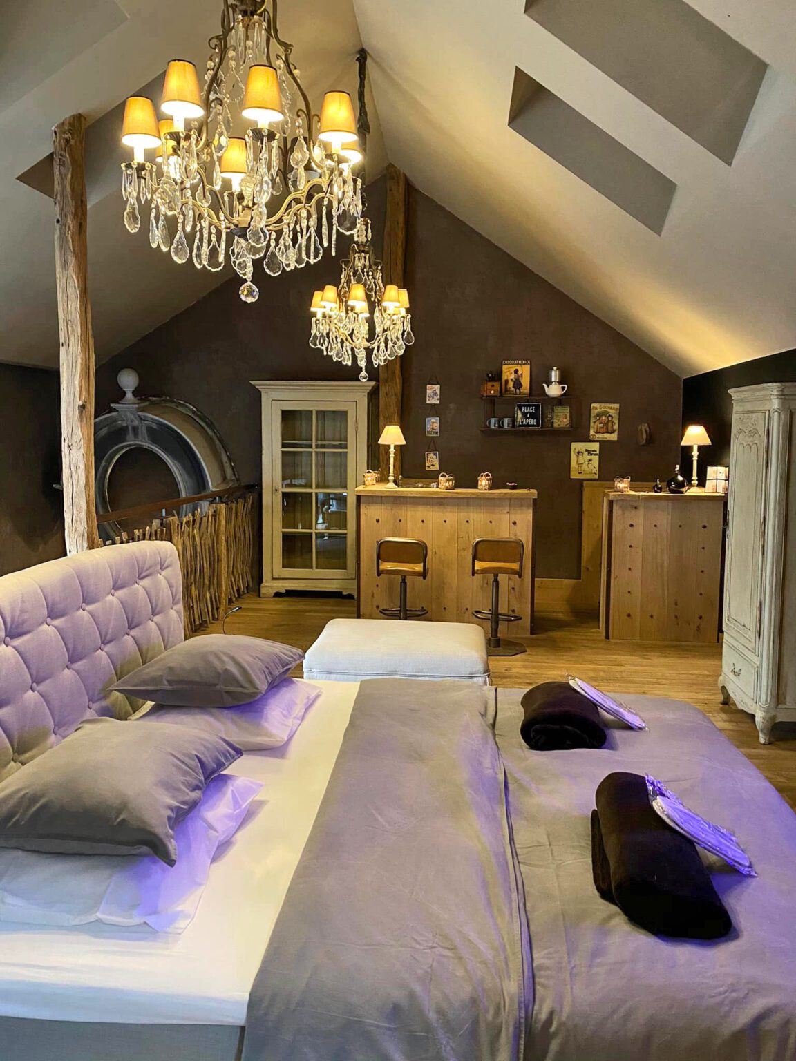 Lit confortable aux Suites de Luxe près de Marche-en-Famenne