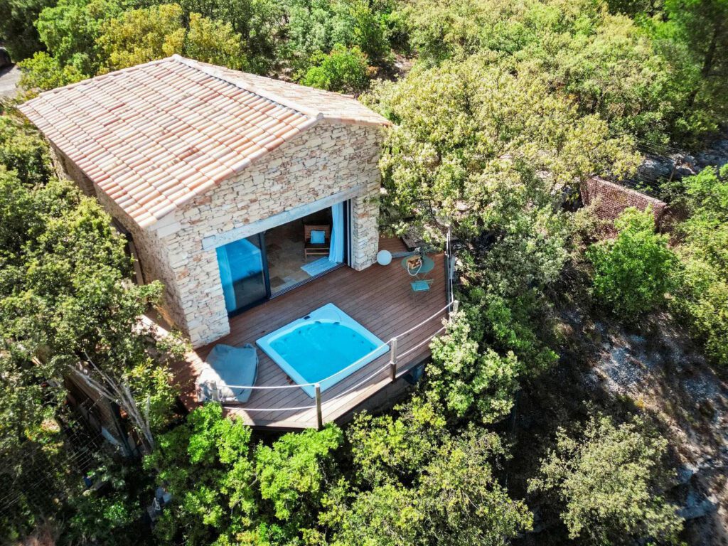 Vue arérienne du Cabanon 2.42 près de Le Thor