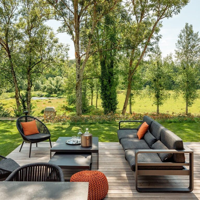 Terrasse au soleil au Château de Vignée