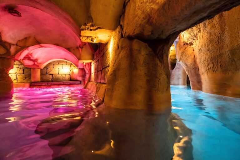 Piscine souterraine au Château d'Urspelt à Luxembourg