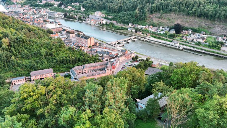 Vue depuis la terrasse à Luna près de Dinant