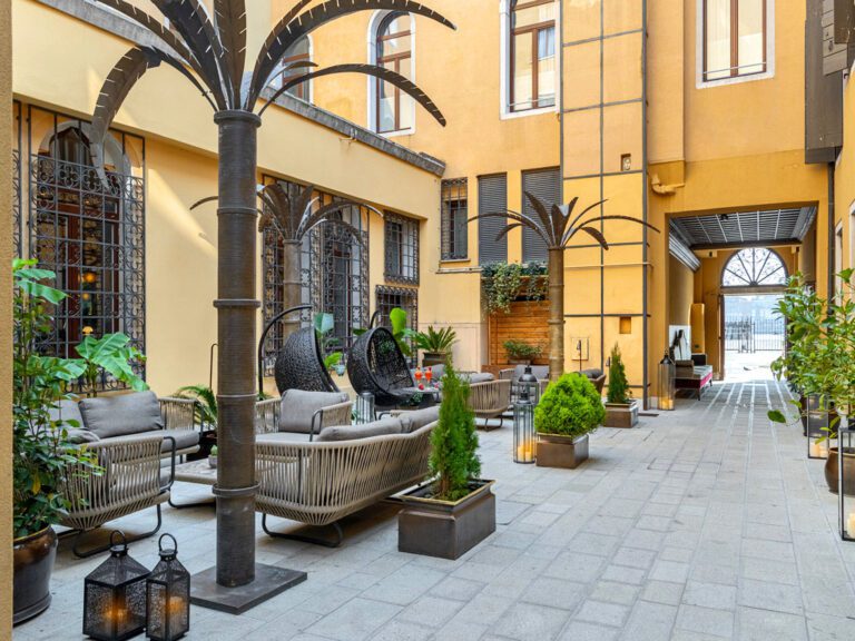 Cour intérieure au Palazzo Veneziano à Venise