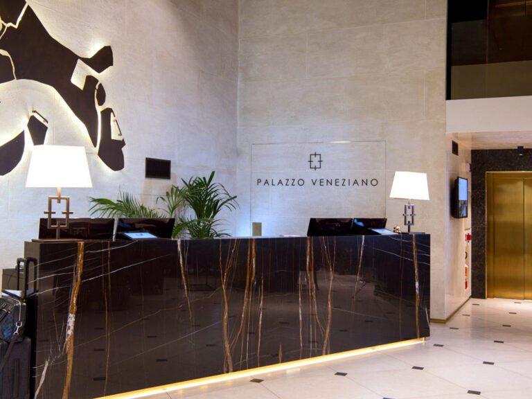 Accueil au Palazzo Veneziano à Venise