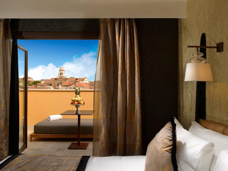Chambre avec balcon au Palazzo Veneziano à Venise