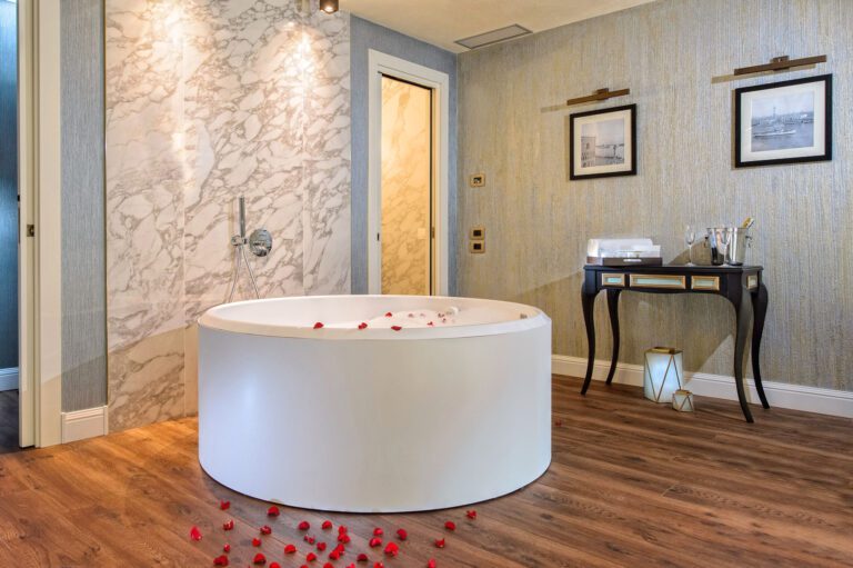 Jacuzzi romantique au Palazzo Veneziano à Venise