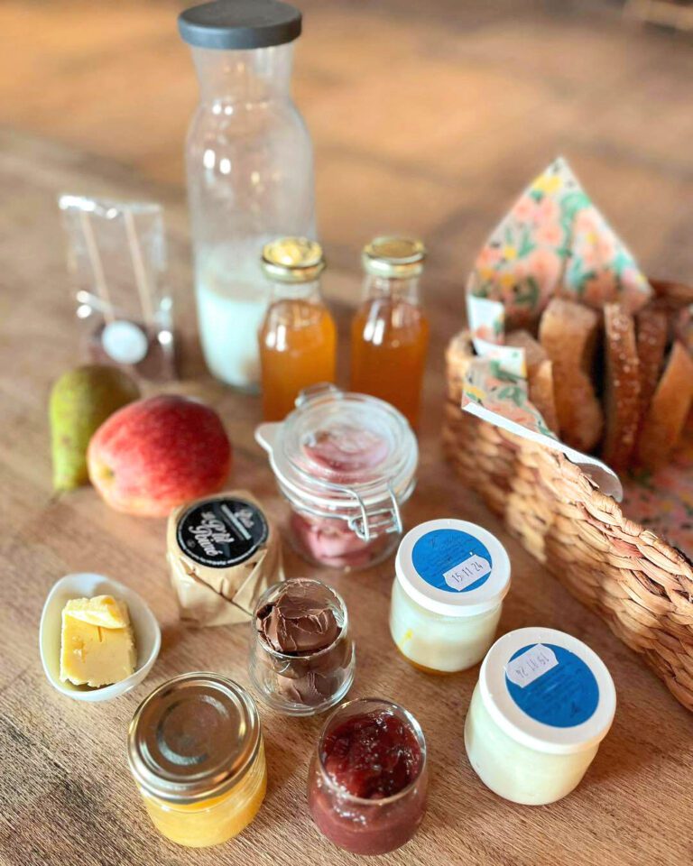 Petit déjeuner gourmand aux Tiny du Pré Mathy à Profondeville