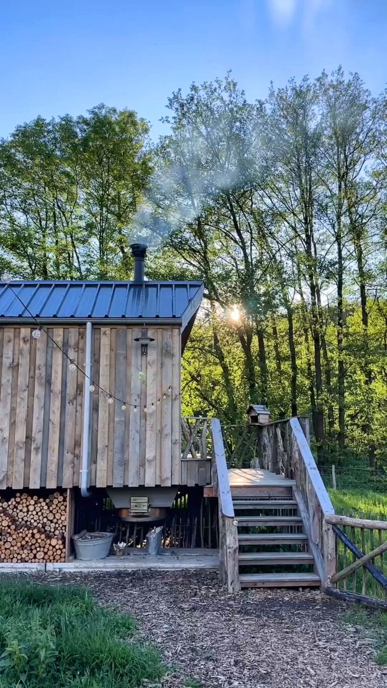 cabane petit bomal cover terrasse