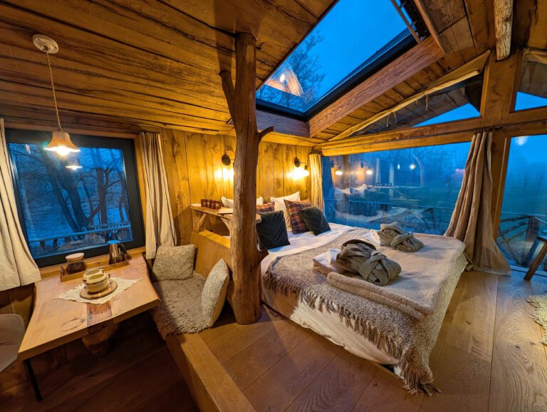 Intérieur de nuit à la Cabane de Petit Bomal