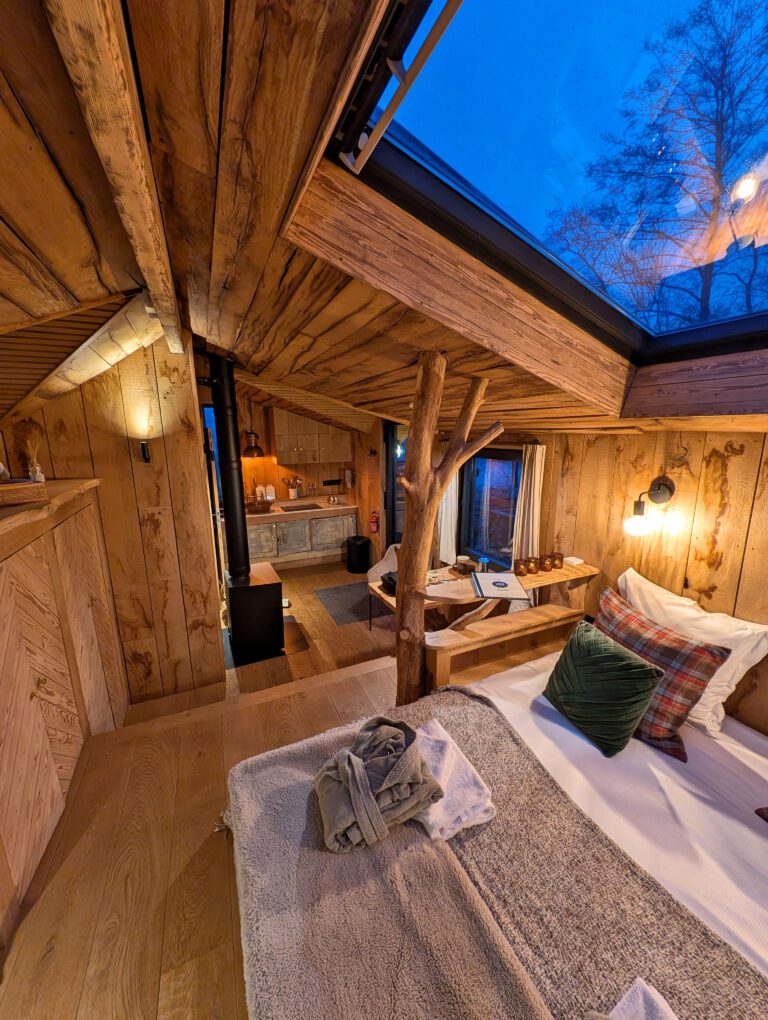 Intérieur de nuit à la Cabane de Petit Bomal