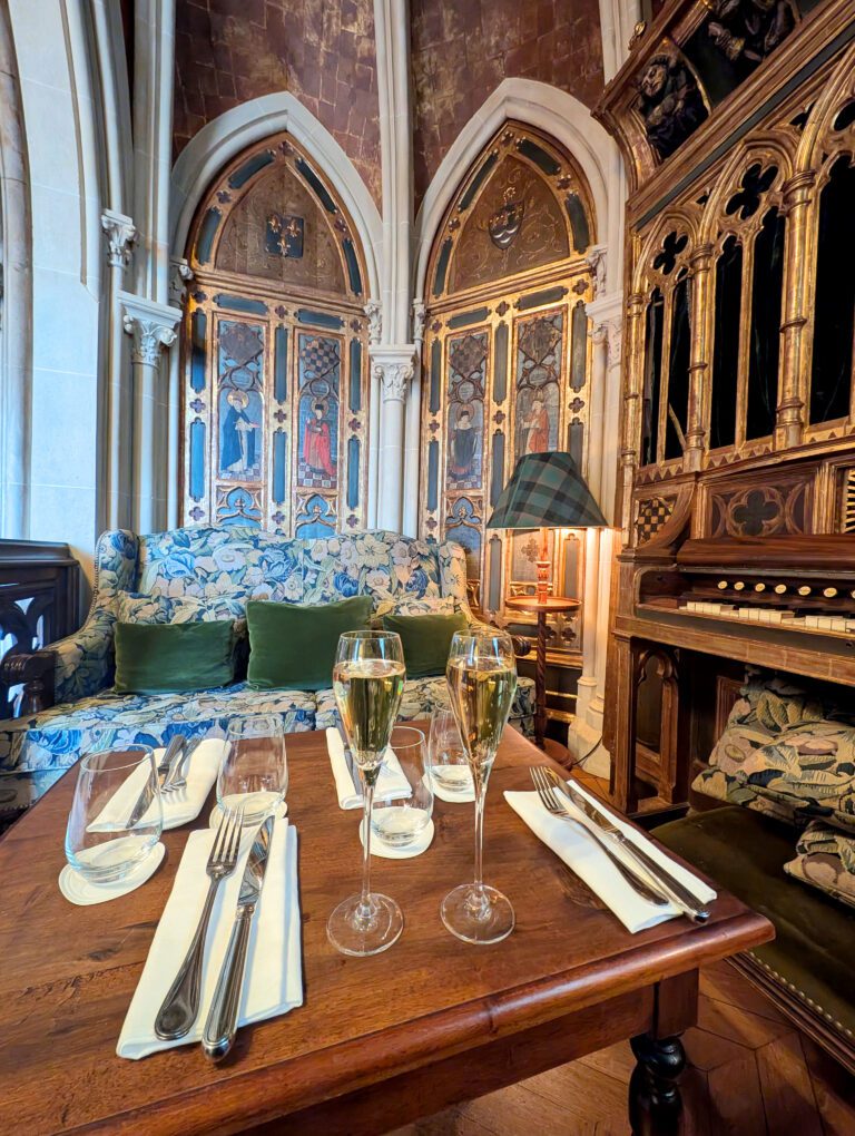 Champagne en amoureux à l'Abbaye des Vaux de Cernay près de Paris