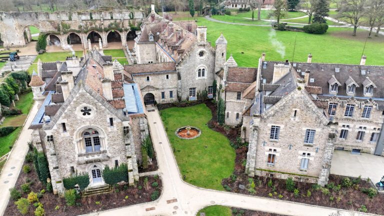 Abbaye vue du ciel à l'Abbaye des Vaux de Cernay près de Paris