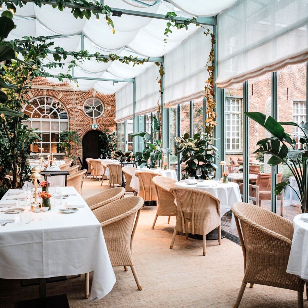 Salle de restaurant au Botanic Sanctuary Antwerp