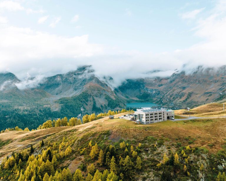 Chetzeron au coeur des montagnes au Chetzeron au Crans Montana