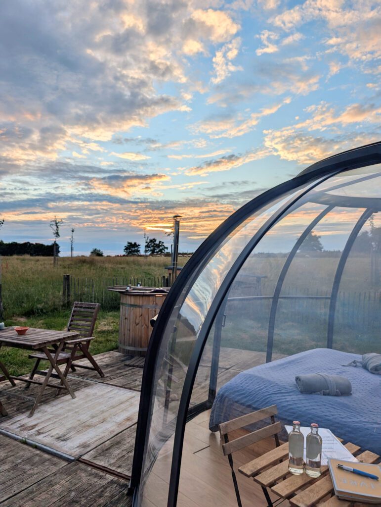 Coucher de soleil sur la bulle à la Ferme du Ry