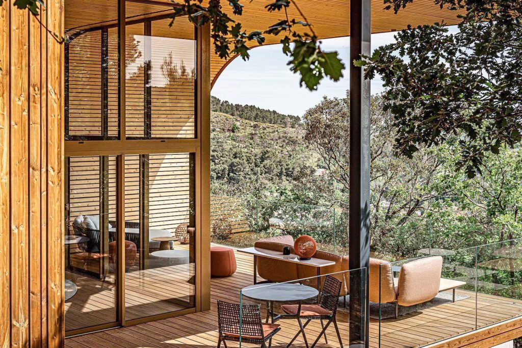 Terrasse du lodge à Souki Lodges & Spa près de Cabrières